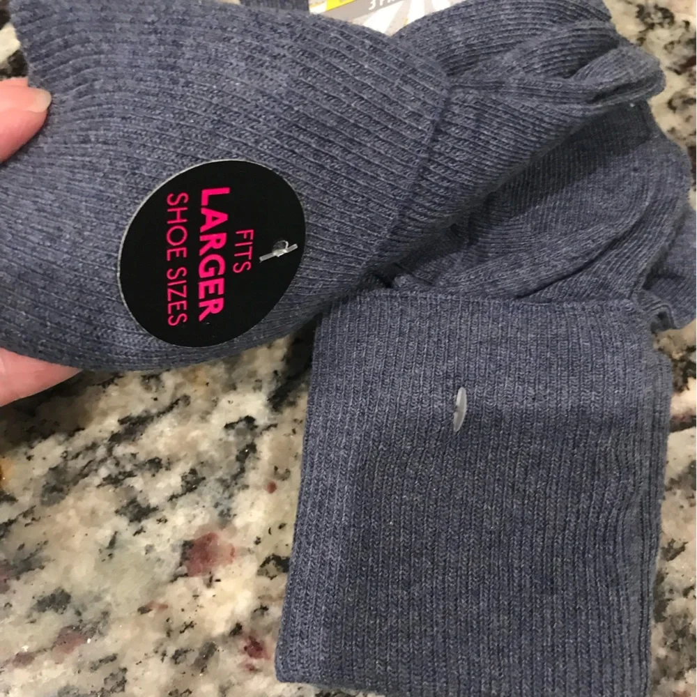 New 3-pair Package Ladies Crew SOCKS NWT